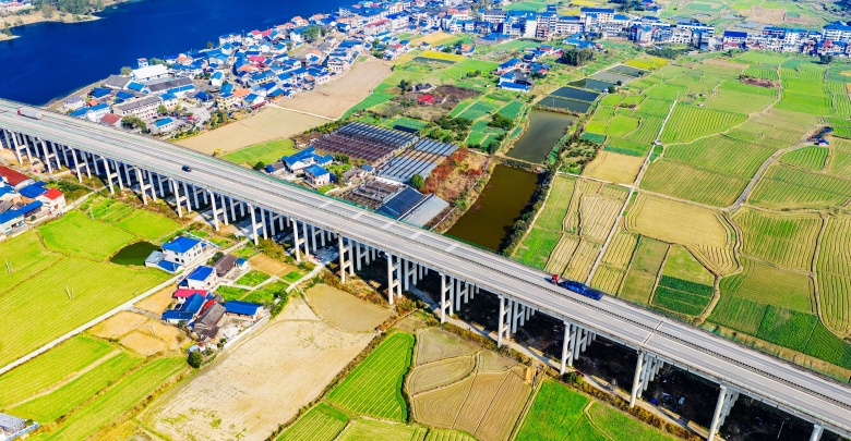 大道如虹連阡陌